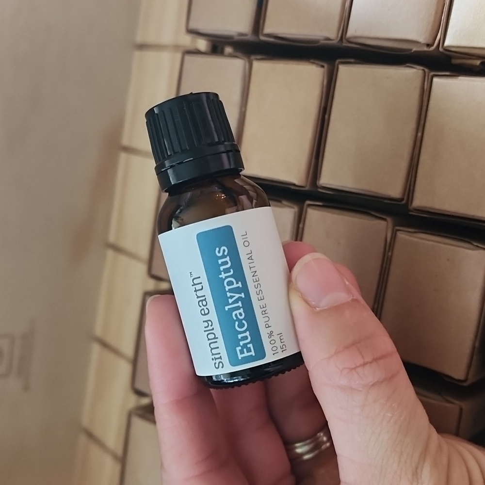 Simply Earth Eucalyptus essential oil 15ml